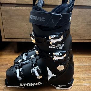 Women’s Atomic HAWX Ultra 85 ski boots